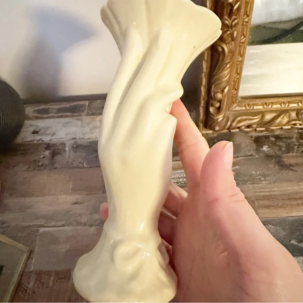 Vintage Shawnee U.S.A. Art Deco Hand Vase 1940’s Beautiful handvase
